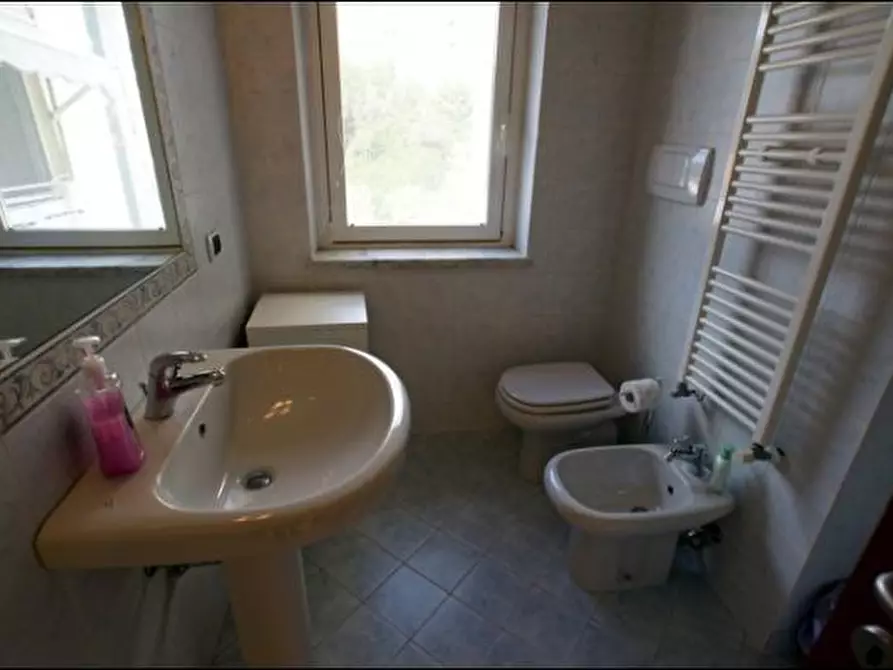 Immagine 13 di Trilocale in vendita  a Lerici