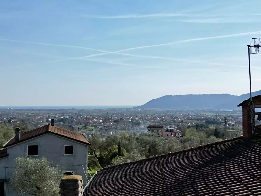 Immagine 9 di Villa in vendita  a Castelnuovo Magra