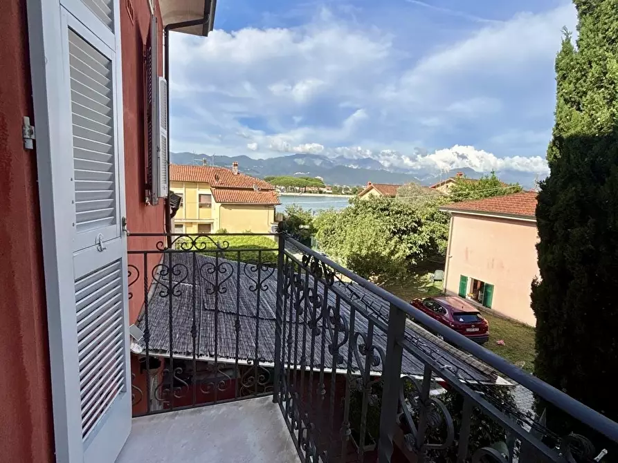 Immagine 5 di Casa semindipendente in vendita  a Ameglia