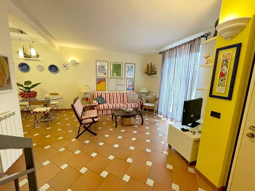 Immagine 11 di Casa semindipendente in vendita  a Ameglia