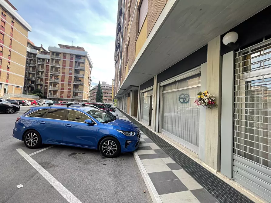 Immagine 1 di Locale commerciale in vendita  in Piazzale Giotto 46 a Perugia