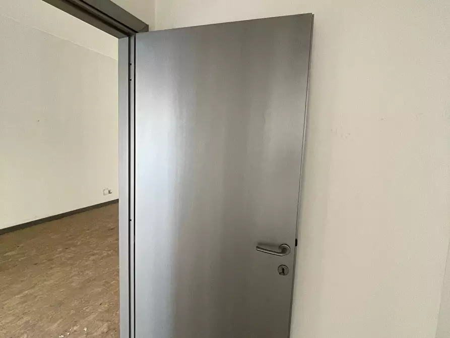 Immagine 12 di Locale commerciale in vendita  in Piazzale Giotto 46 a Perugia
