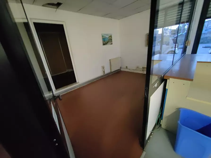Immagine 1 di Locale commerciale in affitto  in Via Socrate Benacci a Sarzana