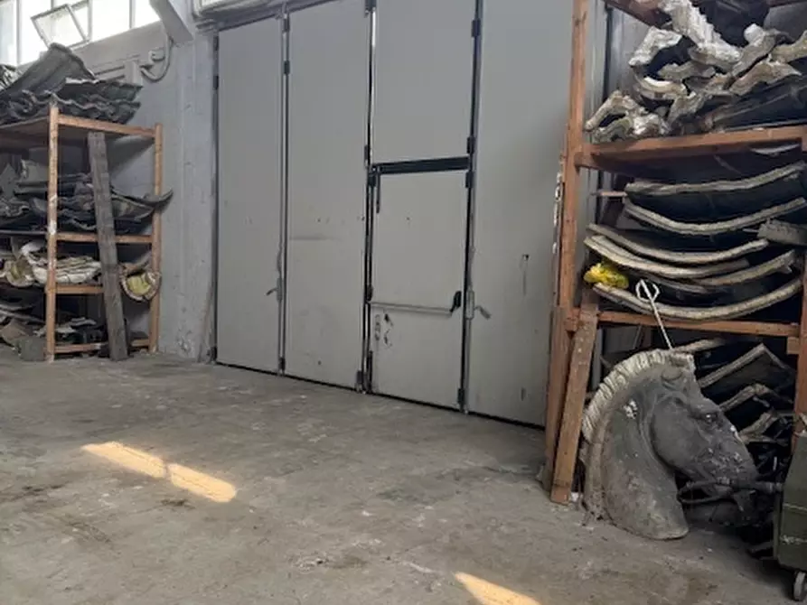 Immagine 4 di Capannone industriale in vendita  in Strada Statale 1 a Massa