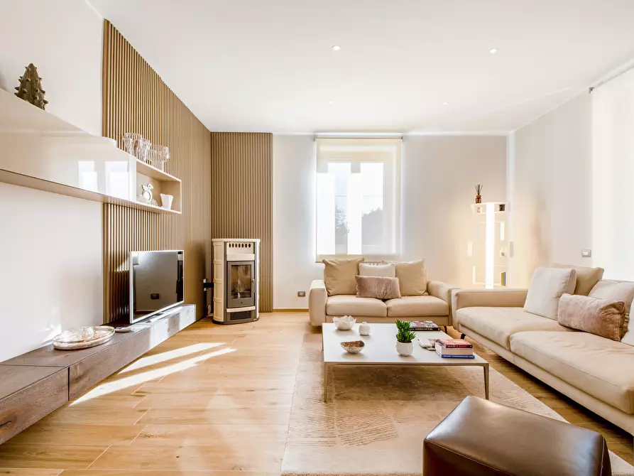 Immagine 5 di Villa in vendita  in Via XX Settembre a Carrara