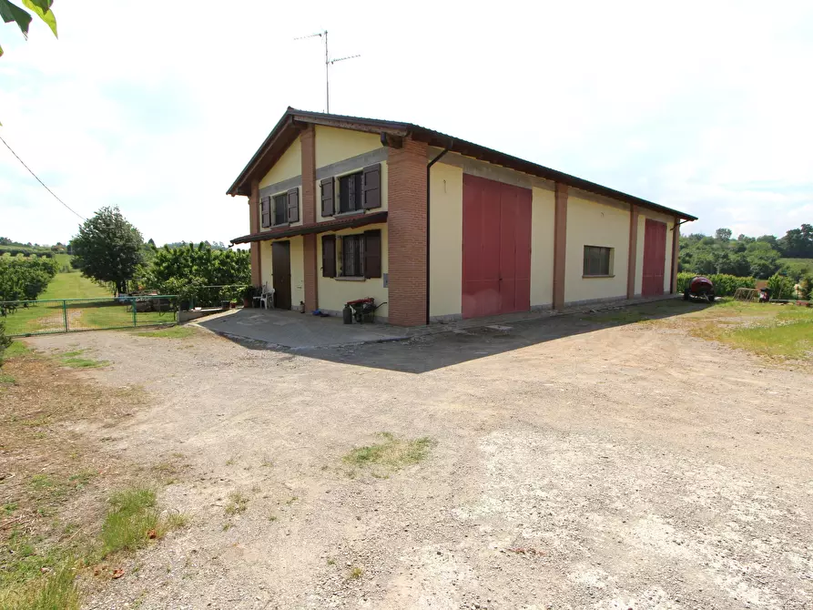 Immagine 3 di Porzione di casa in vendita  in Via San Francesco a Valsamoggia