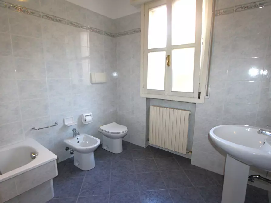 Immagine 13 di Appartamento in vendita  in Viale dell'Indipendenza a Valsamoggia