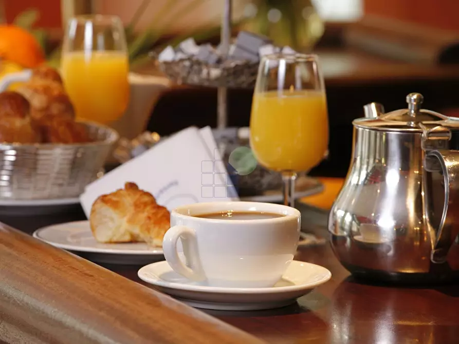 Immagine 1 di Bar / Ristorante in vendita  in Via Di Salviano 500 a Livorno