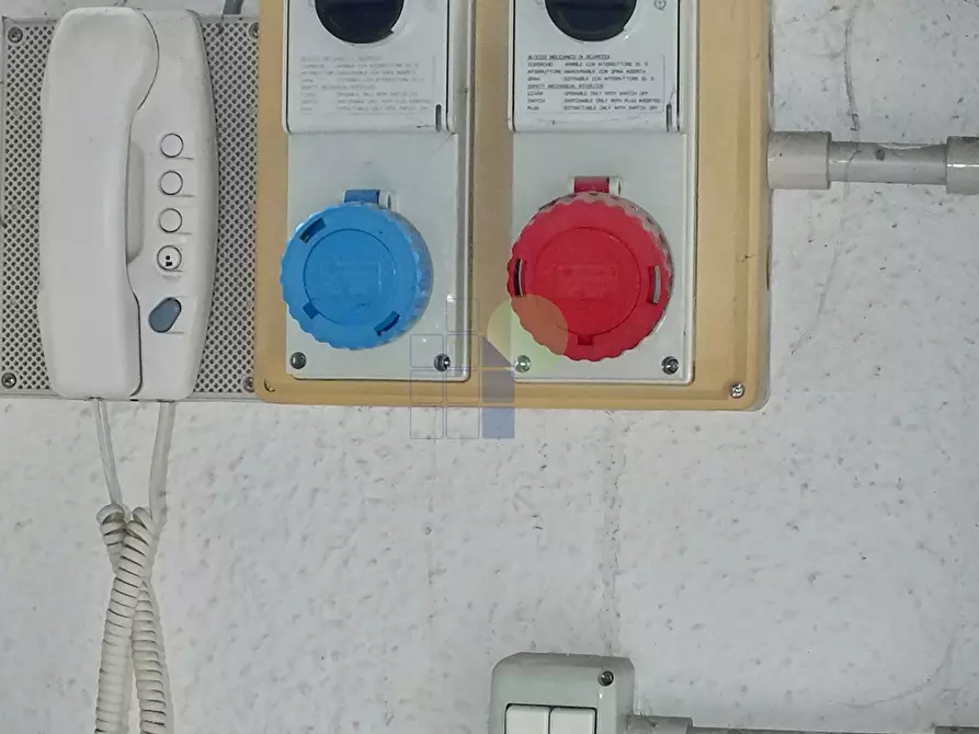 Immagine 11 di Attività artigianale in vendita  in Via Guarini a Livorno