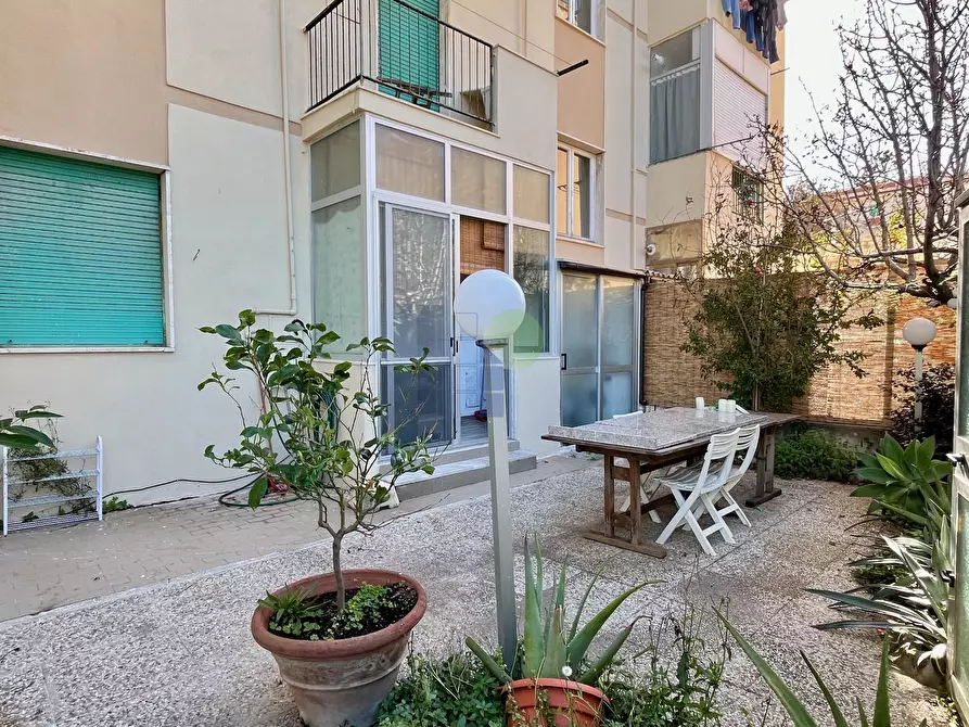 Immagine 24 di Trilocale in vendita  in Via Montebello 55 a Livorno