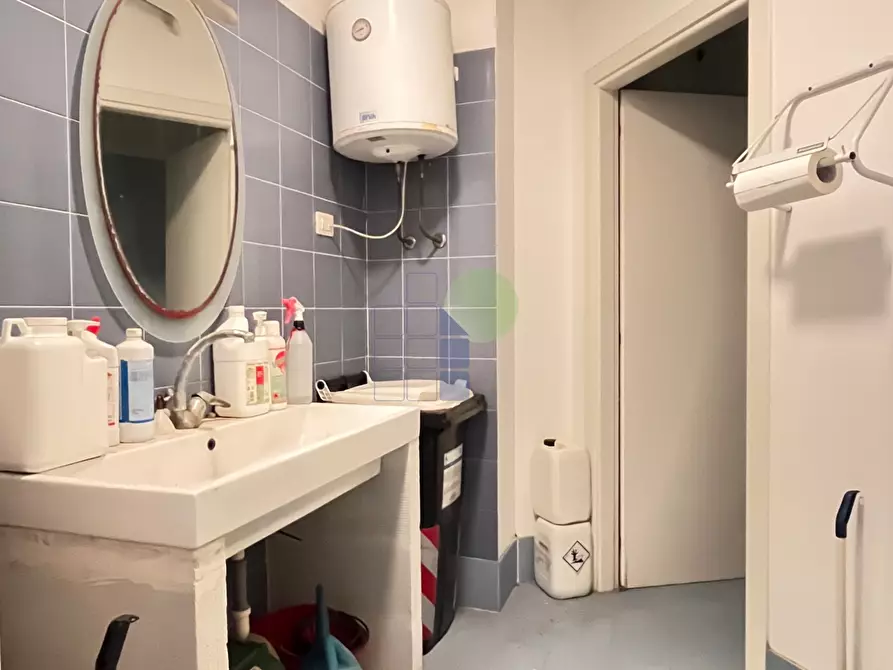 Immagine 14 di Attività artigianale in vendita  in Via Cimarosa 191 a Livorno