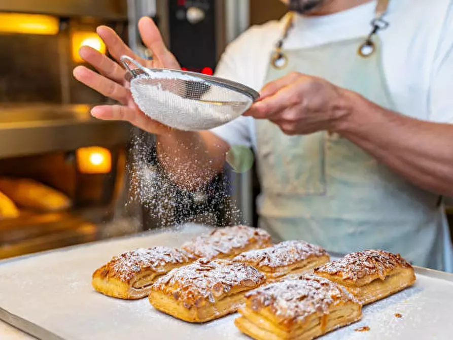 Immagine 2 di Bar / Ristorante in vendita  a Livorno