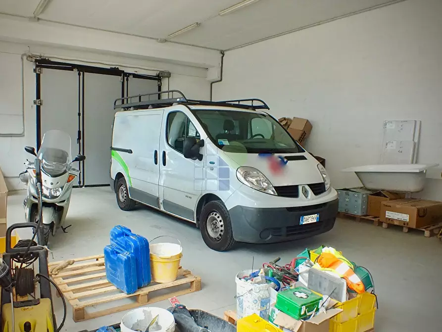 Immagine 8 di Attività artigianale in affitto  in Via Guarini 33 a Livorno