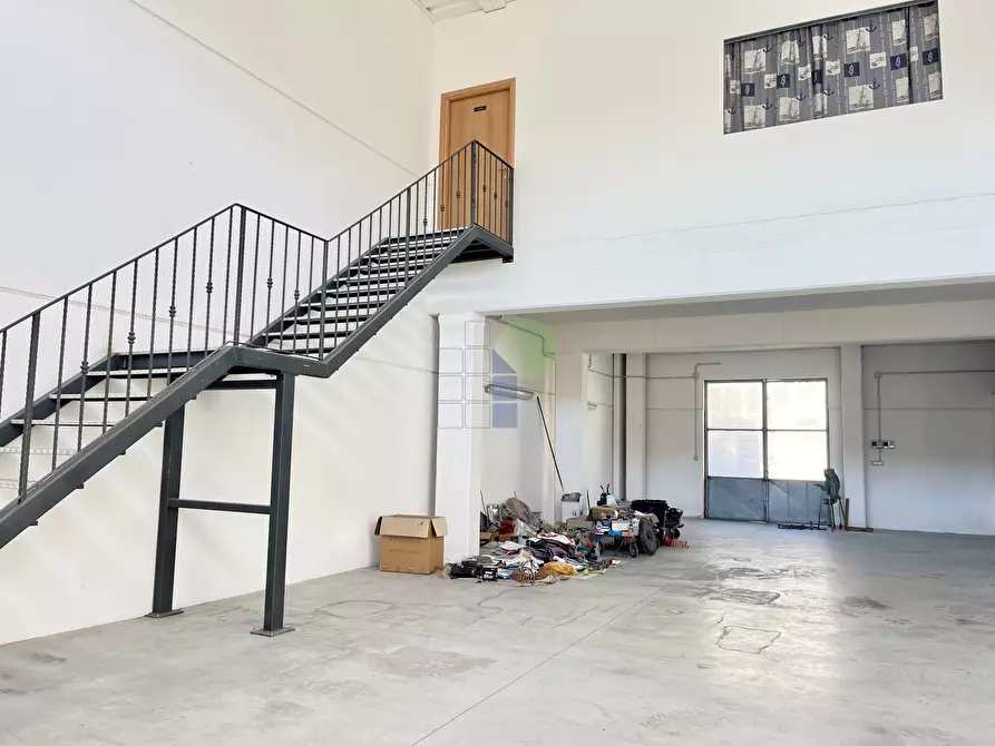 Immagine 1 di Capannone industriale in affitto  in Via Pera 33 a Livorno