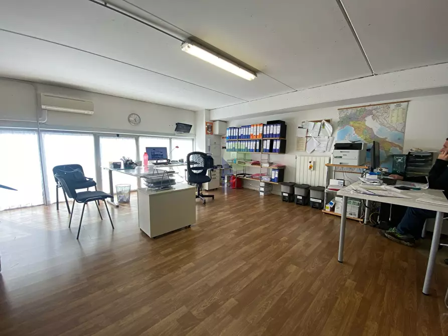 Immagine 2 di Attività artigianale in vendita  in via dei Ramai a Livorno