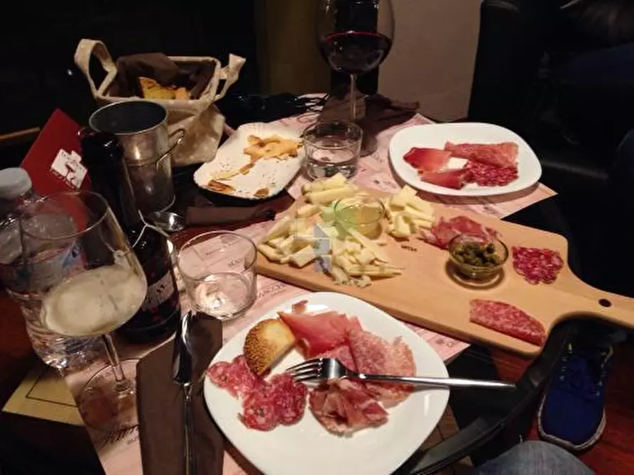 Immagine 1 di Bar / Ristorante in vendita  a Livorno