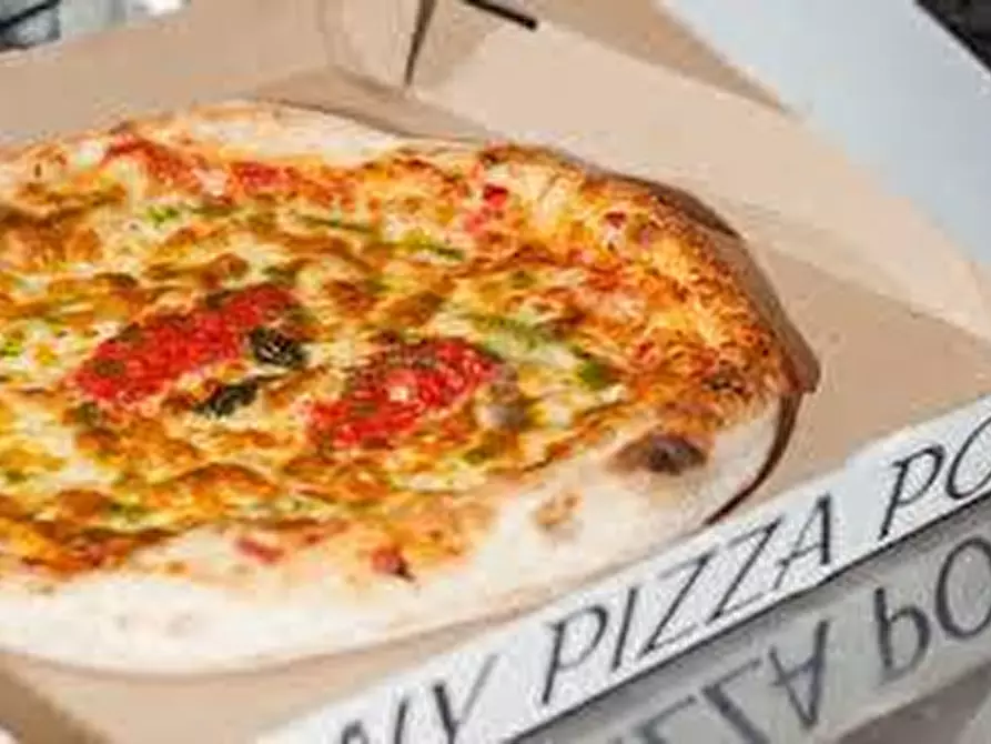 Immagine 4 di Pizzeria / Pub in vendita  in Piazza Cavour 64 a Livorno