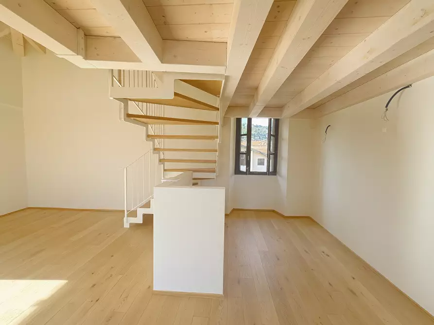 Immagine 7 di Quadrilocale in vendita  in Via Mazzini 1 a Meina