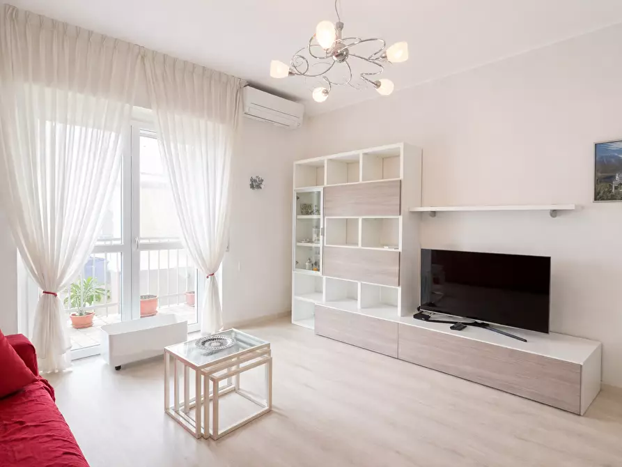 Immagine 2 di Bilocale in affitto  a Arona