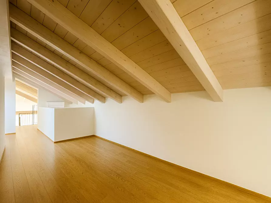 Immagine 26 di Quadrilocale in vendita  in Via Mazzini 1 a Meina