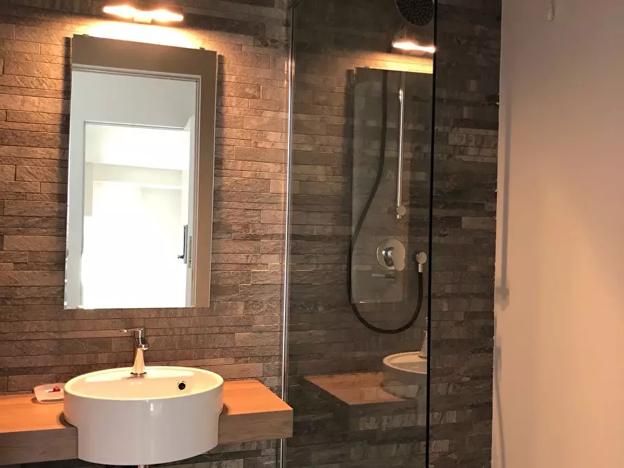 Immagine 9 di Trilocale in affitto  in Via Mazzini 1 a Belgirate