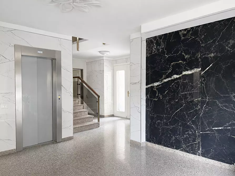 Immagine 21 di Bilocale in affitto  in Via alla Rocca 1 a Arona