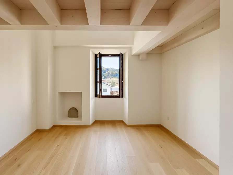 Immagine 17 di Quadrilocale in vendita  in Via Mazzini 1 a Meina