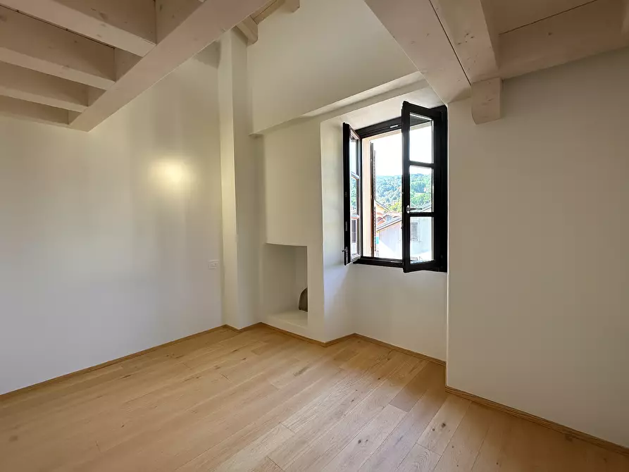 Immagine 15 di Quadrilocale in vendita  in Via Mazzini 1 a Meina