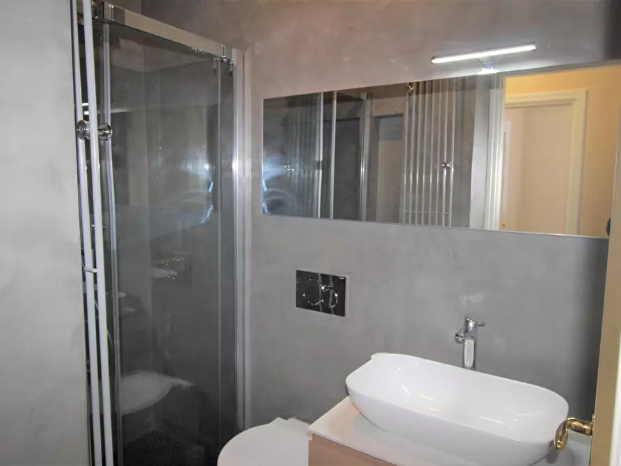 Immagine 28 di Trilocale in affitto  in Via XX Settembre 1 a Arona