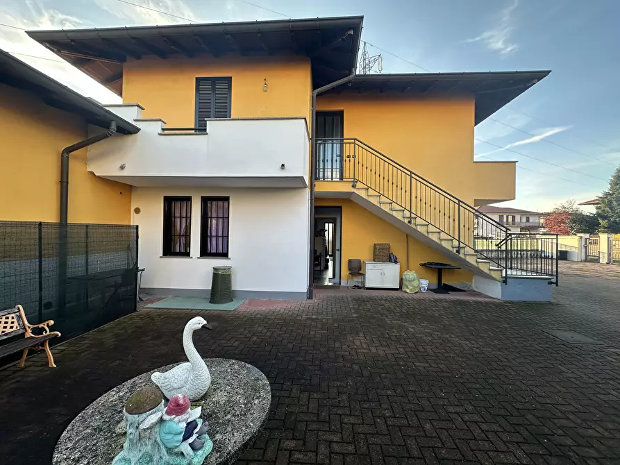 Immagine 1 di Villa in vendita  in Via XXV Aprile 1 a Borgo Ticino