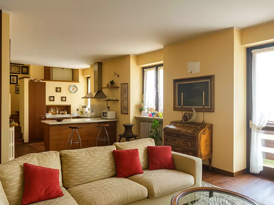 Immagine 7 di Villa in vendita  in Regione Cantarana 1 a Arona