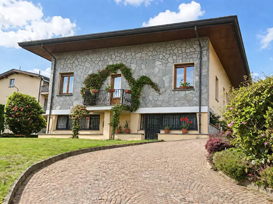 Immagine 28 di Villa in vendita  in Via Varallo Pombia 2 a Castelletto Sopra Ticino