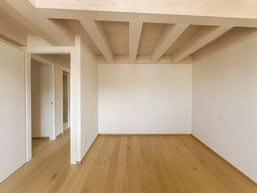 Immagine 13 di Quadrilocale in vendita  in Via Mazzini 1 a Meina