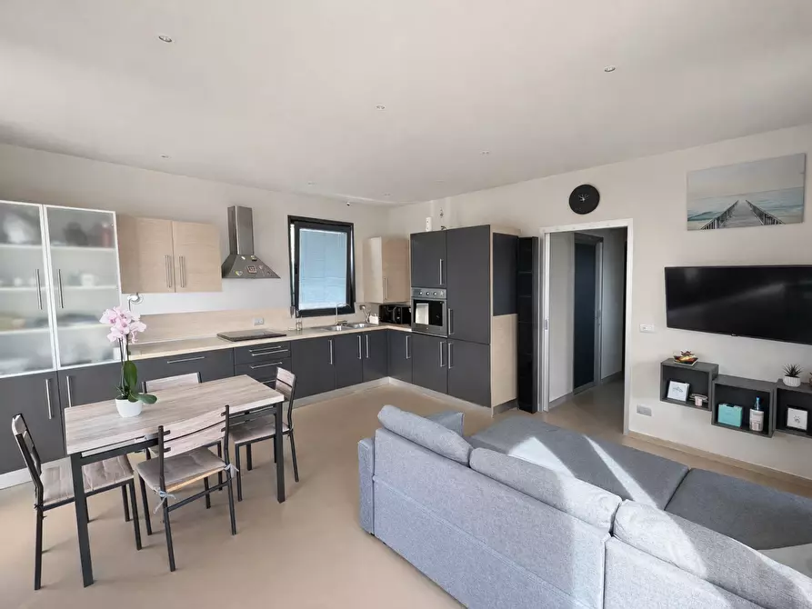 Immagine 1 di Trilocale in vendita  in Viale Cesare Battisti 1 a Briga Novarese