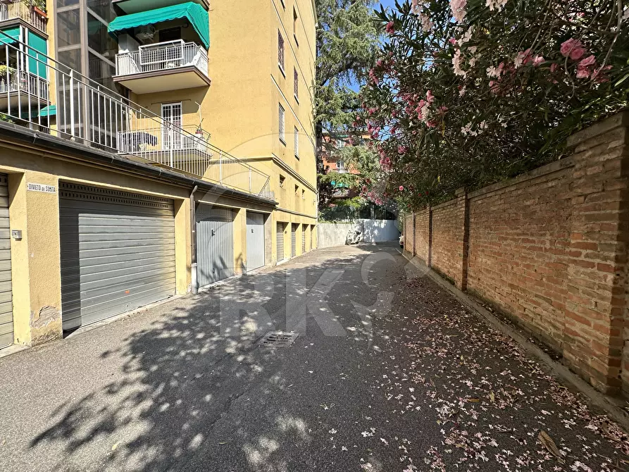 Immagine 2 di Garage in vendita  in Via Lodovico Varthema 44 a Bologna