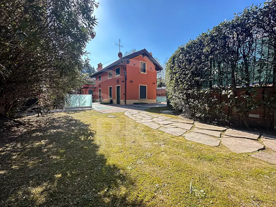 Immagine 1 di Villa in vendita  in Via Dotti 16 a Bologna