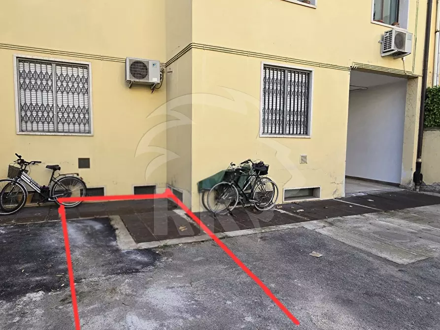 Immagine 1 di Garage in vendita  in Via Masaccio 176 a Firenze