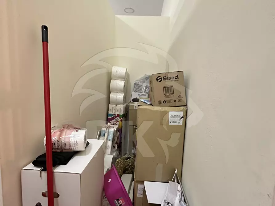 Immagine 24 di Locale commerciale in affitto  in Via Riva di Reno 56 a Bologna