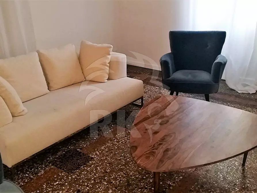 Immagine 9 di Pentalocale in affitto  a Bologna