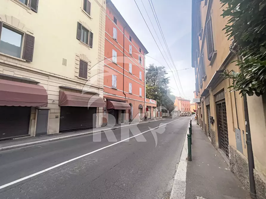 Immagine 8 di Locale commerciale in vendita  in via Castiglione a Bologna