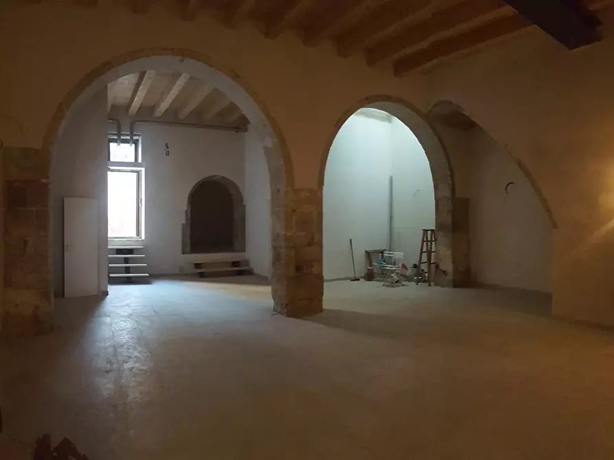 Immagine 3 di Locale commerciale in vendita  a Siracusa