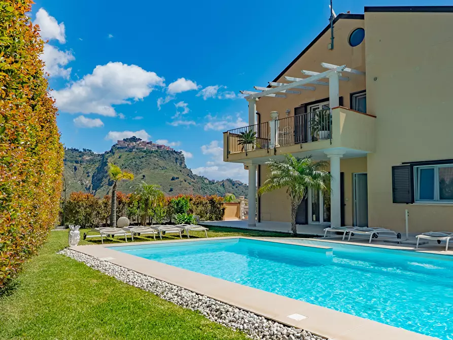 Immagine 2 di Villa in vendita  in Contrada Mastrissa a Taormina