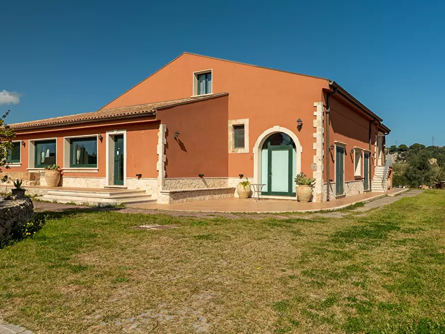 Immagine 13 di Villa in vendita  in Via Priamo 10 a Siracusa