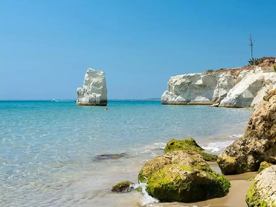 Immagine 1 di Villa in vendita  in Via Sebastiano Morale 5 a Siracusa