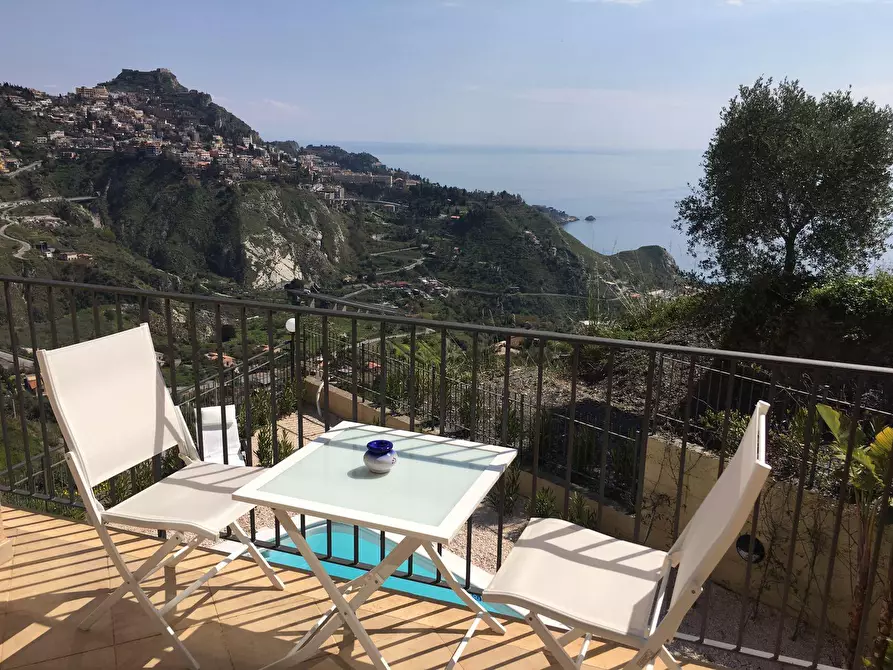 Immagine 42 di Villa in vendita  in Via Roma 21 a Taormina