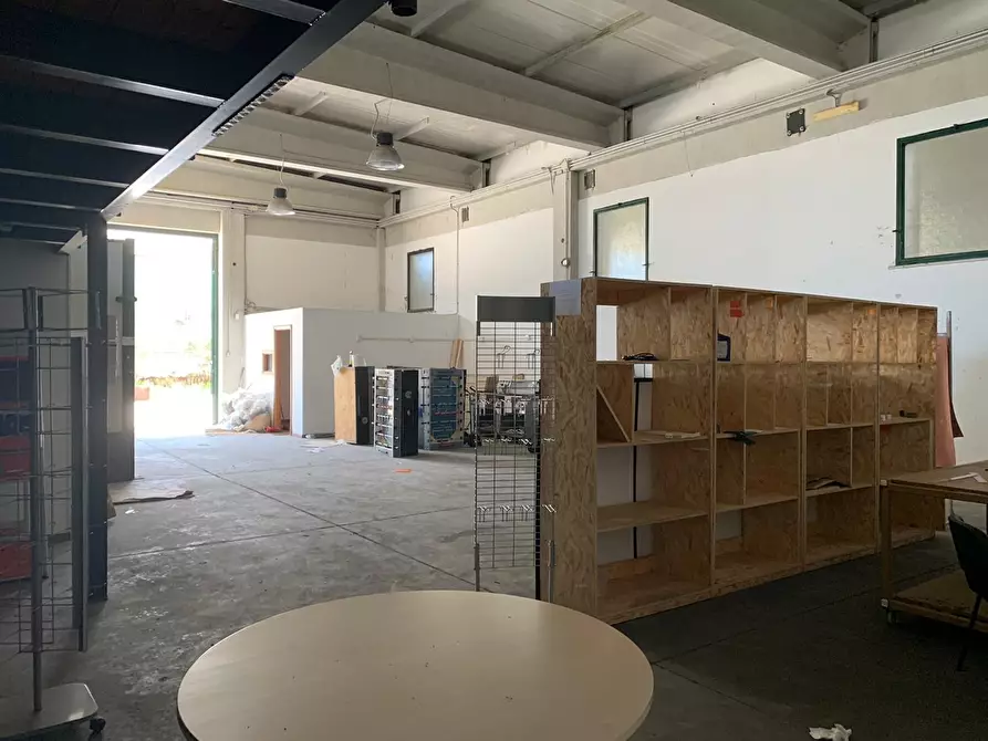 Immagine 2 di Capannone industriale in vendita  in Via Jonica 30 a Siracusa