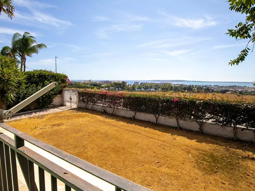 Immagine 6 di Villa in vendita  in Viale Giulio Emanuele Rizzo 2 a Siracusa
