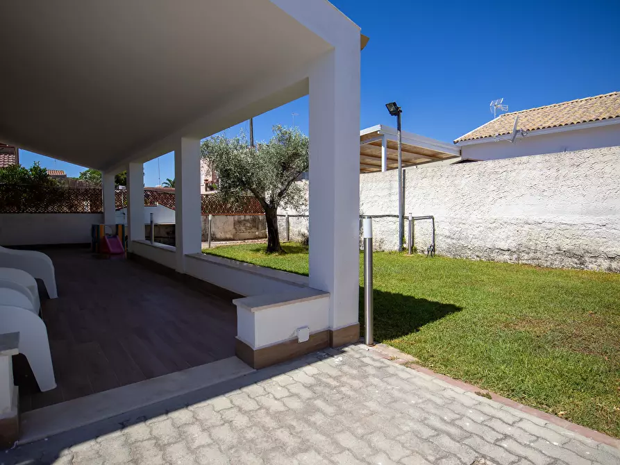 Immagine 37 di Villa in vendita  in Via Costa del Sole 37 a Siracusa
