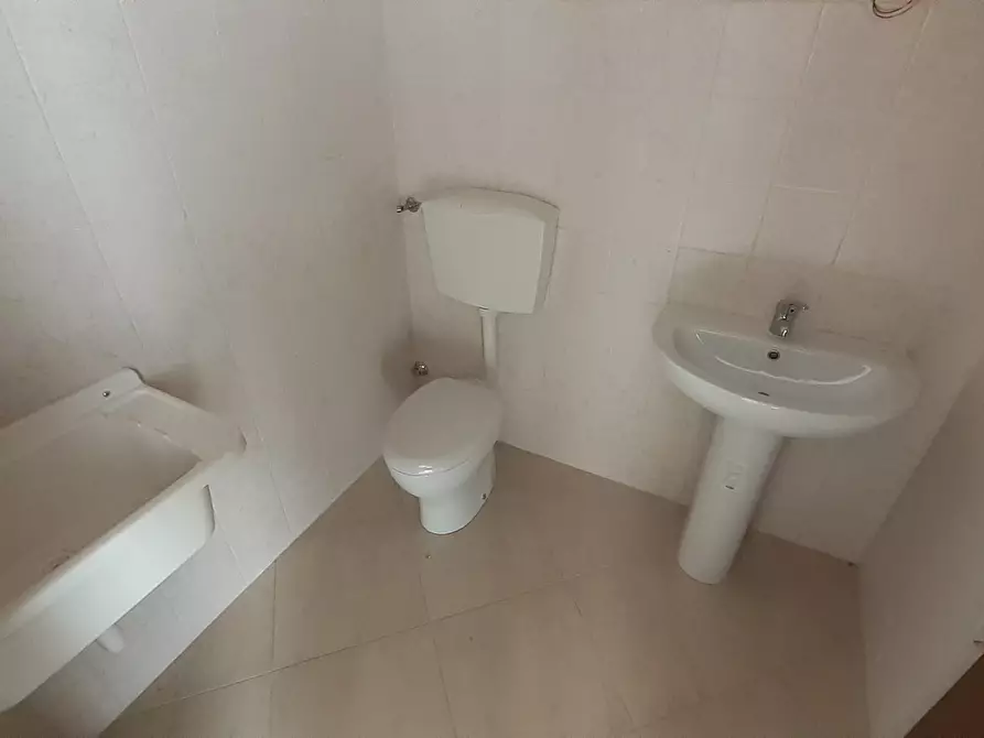 Immagine 4 di Locale commerciale in vendita  in Via UmbertoPiazza Borsellino 400 a Canicattini Bagni