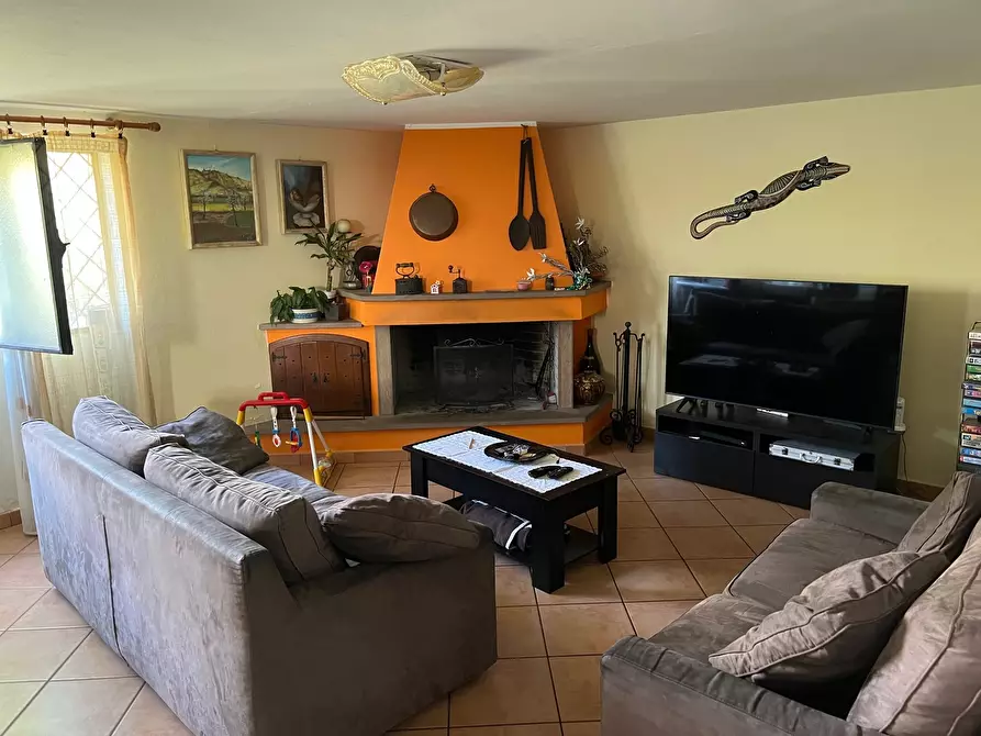 Immagine 9 di Villa in vendita  a Montemurlo